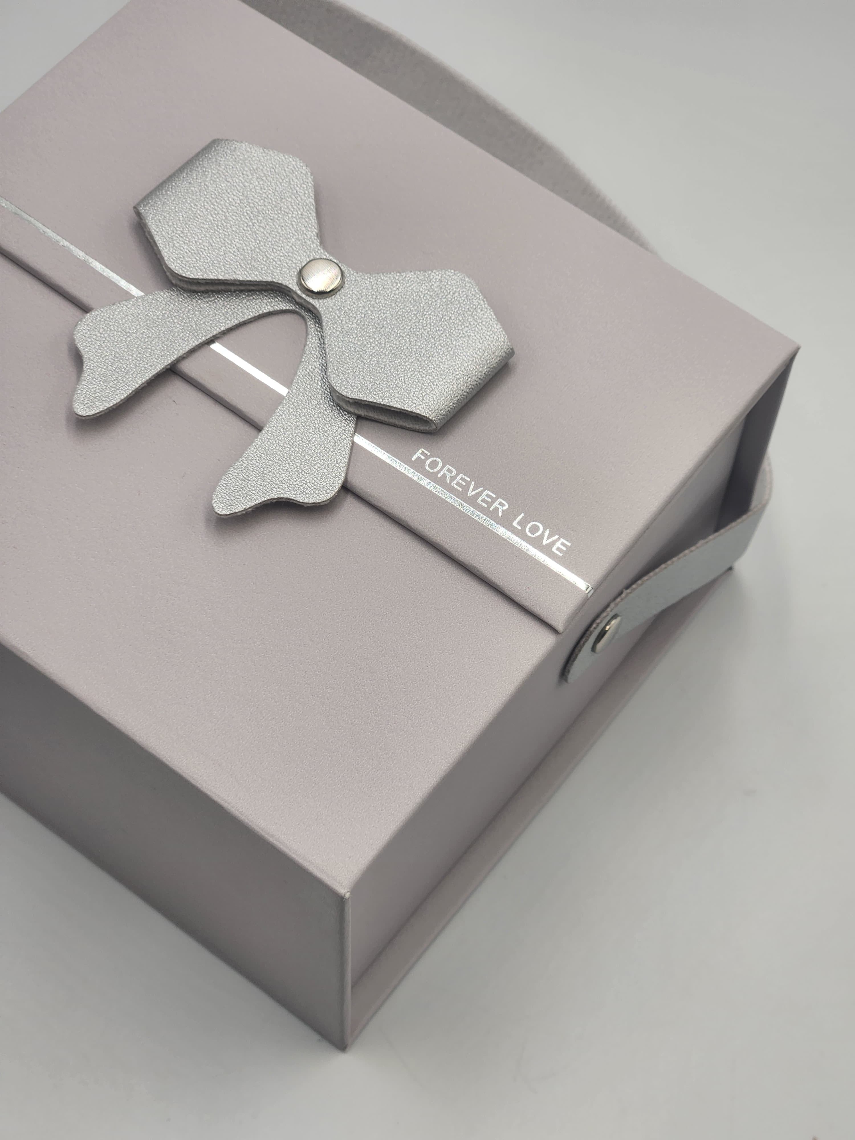 Stylish Luxury Gift Box ( Size 14 x 12.5 x 7.5 CM )