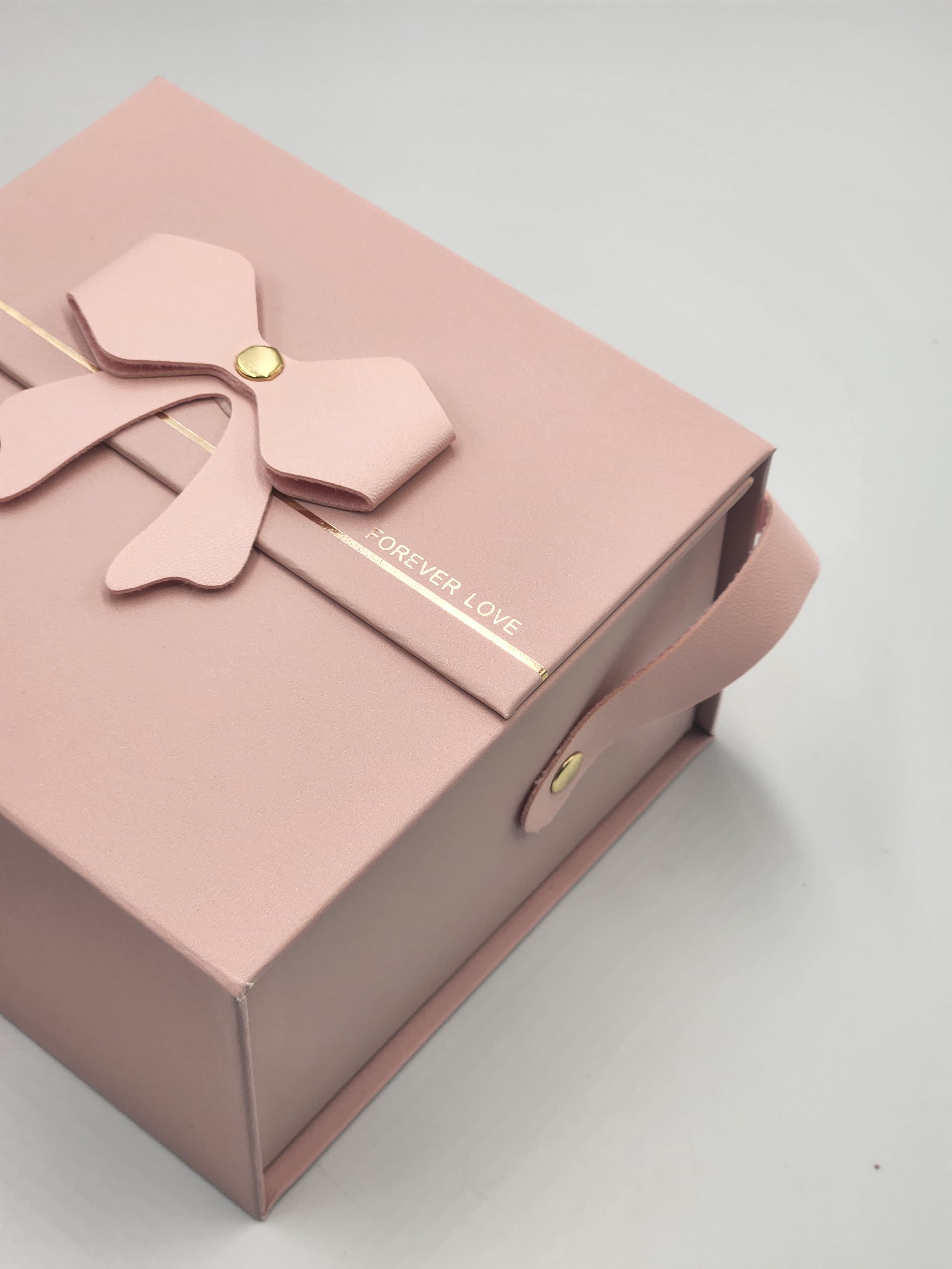Stylish Luxury Gift Box ( Size 14 x 12.5 x 7.5 CM )
