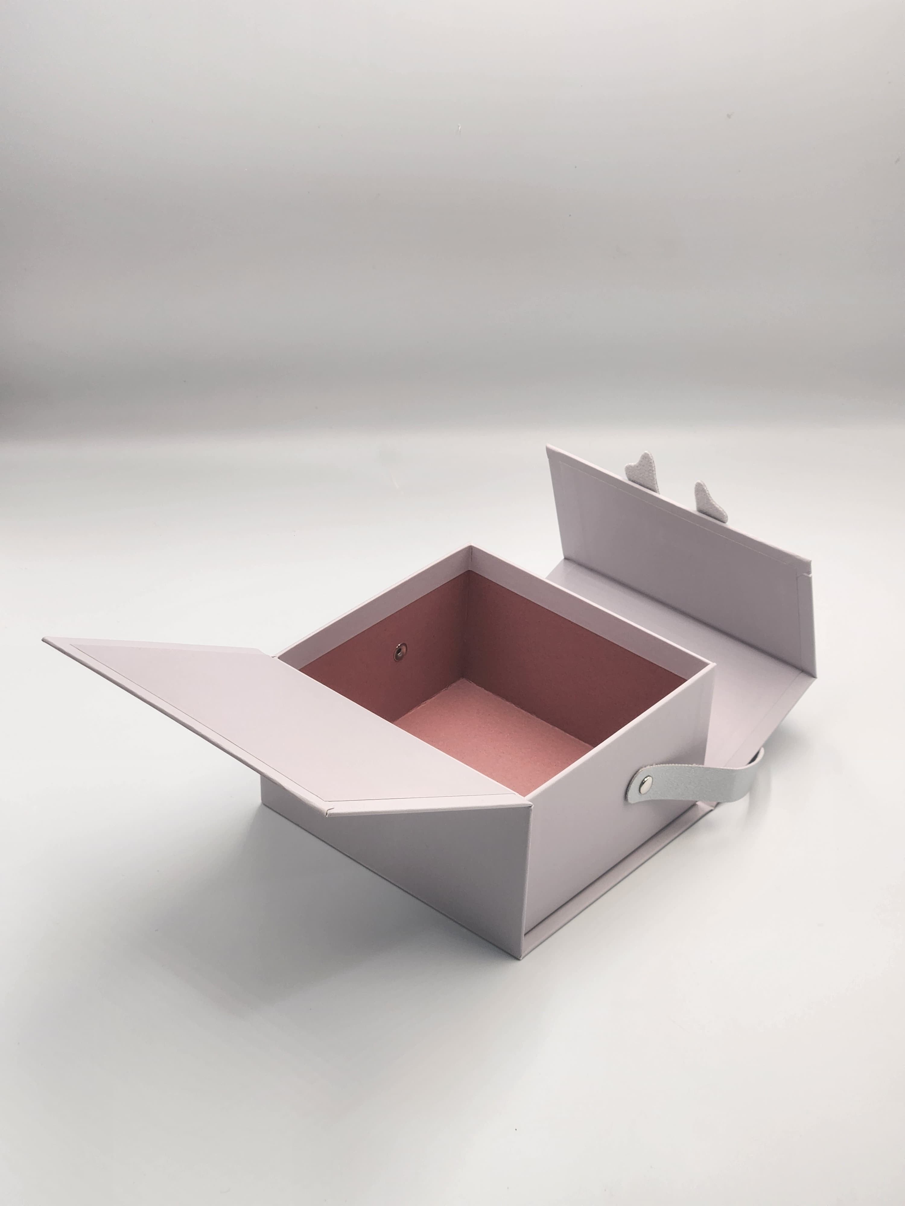 Stylish Luxury Gift Box ( Size 14 x 12.5 x 7.5 CM )