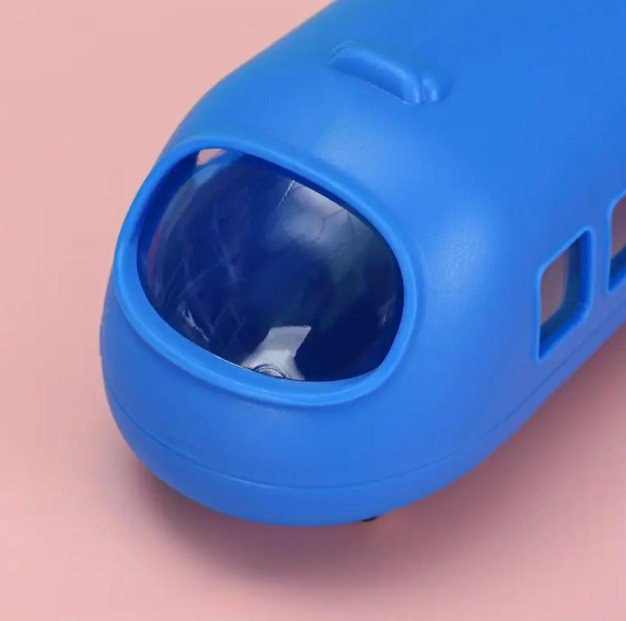 زجاجة مياه بلاستيكية على شكل قطار – كوب للسفر والخارج