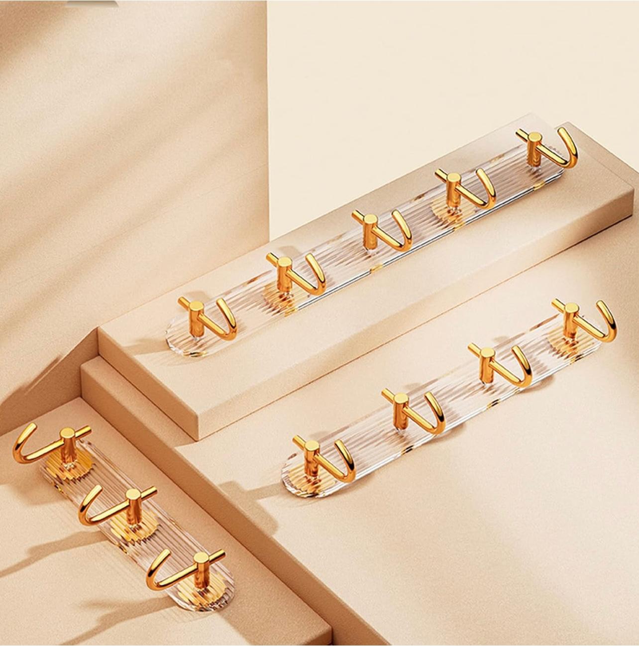 حامل معطف مثبت على الحائط بـ 6 خطافات - شماعة لاصقة حديثة من الأكريليك والألومنيوم للملابس والمناشف والمفاتيح والحقائب