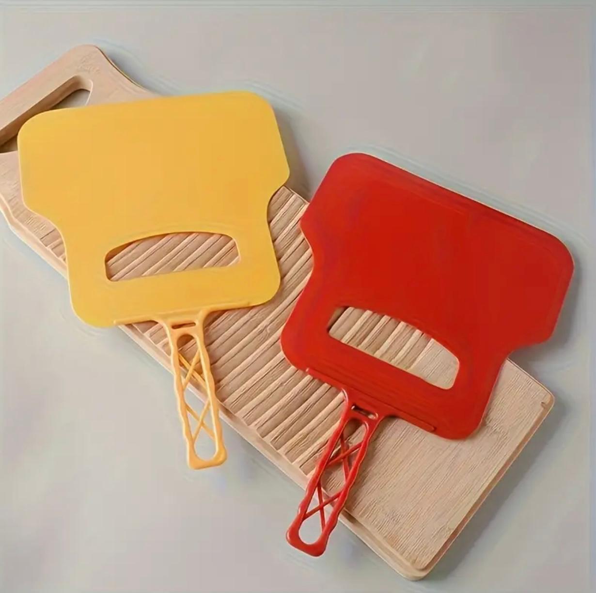 Heat-Resistant BBQ Handheld Fans – Durable Red & Blue Grilling Accessories with Ergonomic Handle