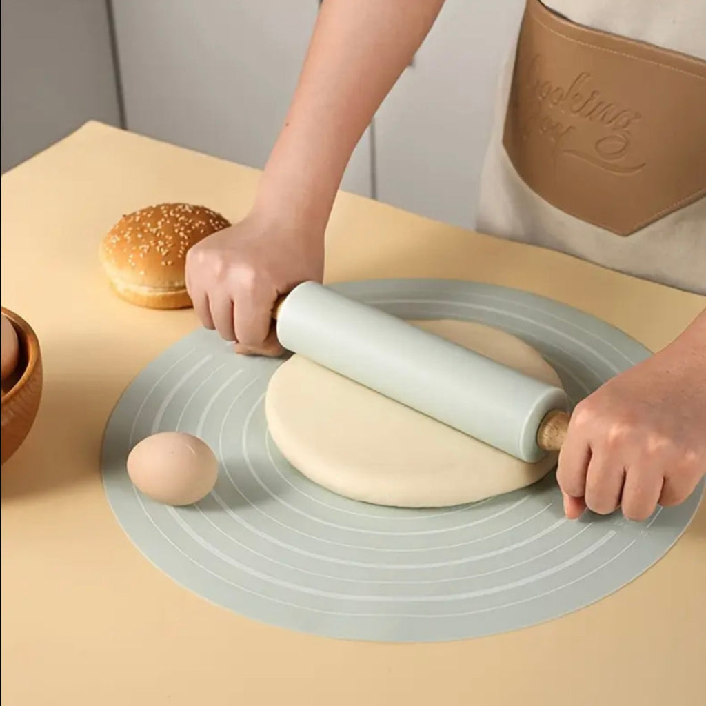 2-Piece Professional Baking Set – Wooden Rolling Pin & Non-Stick Silicone Baking Mat