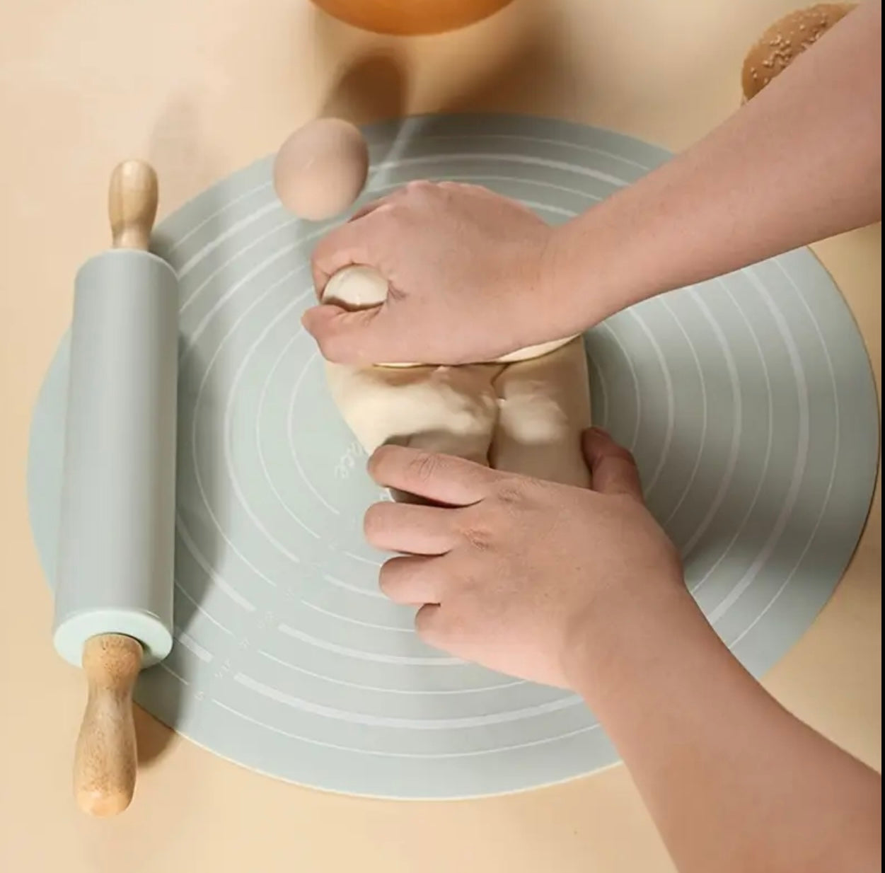 2-Piece Professional Baking Set – Wooden Rolling Pin & Non-Stick Silicone Baking Mat