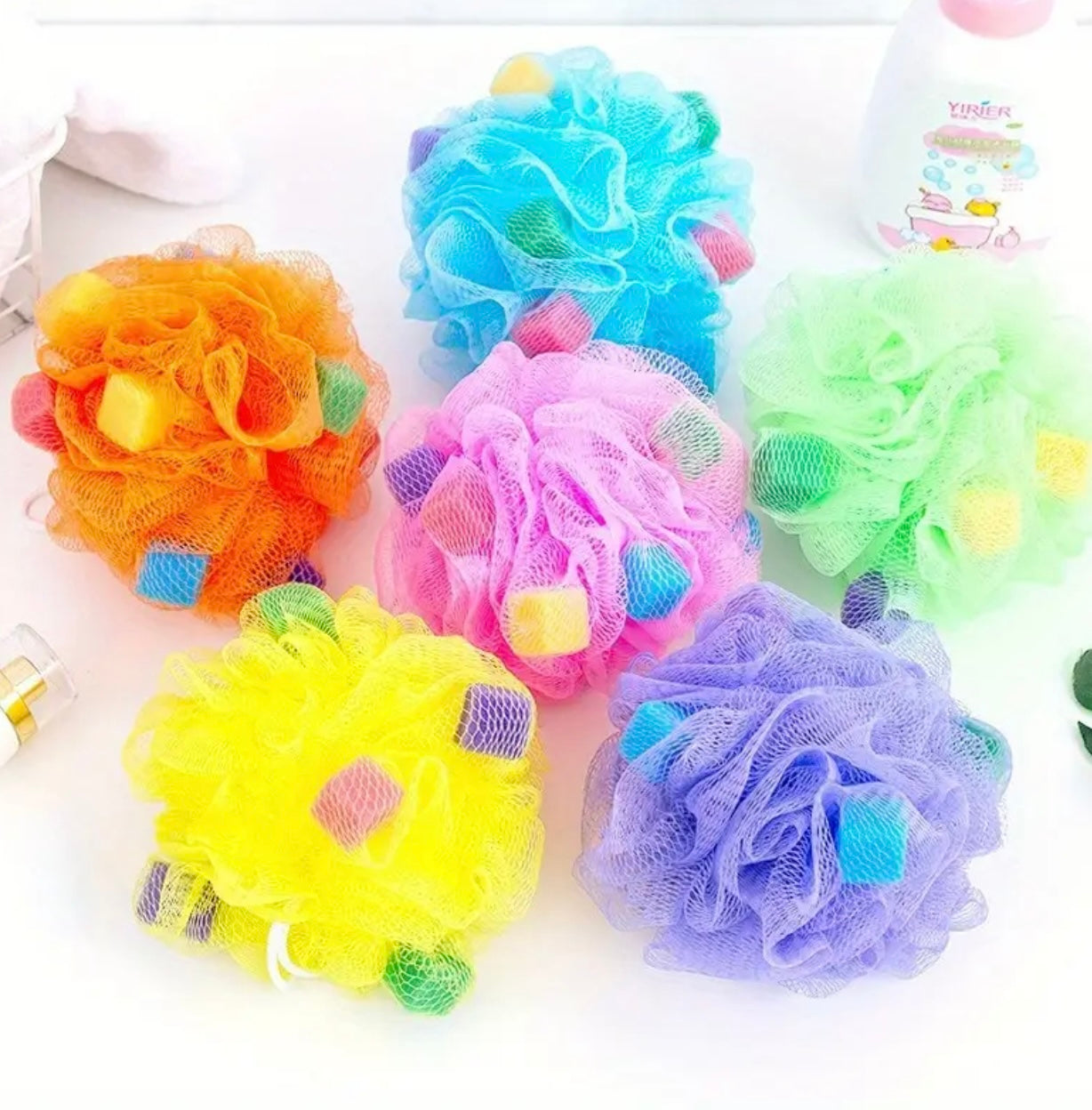 قطعة واحدة من ليفة الاستحمام الإسفنجية الناعمة الملونة - وسادة استحمام شبكية مقشرة لطيفة