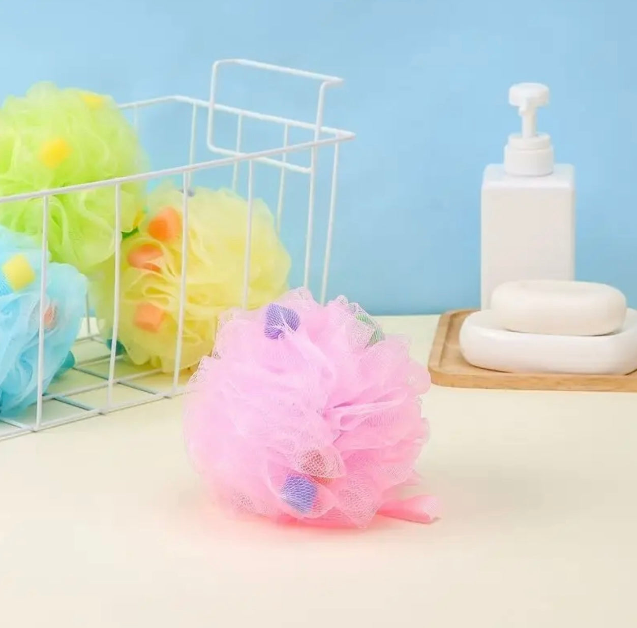 قطعة واحدة من ليفة الاستحمام الإسفنجية الناعمة الملونة - وسادة استحمام شبكية مقشرة لطيفة