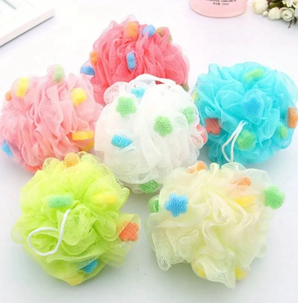 قطعة واحدة من ليفة الاستحمام الإسفنجية الناعمة الملونة - وسادة استحمام شبكية مقشرة لطيفة