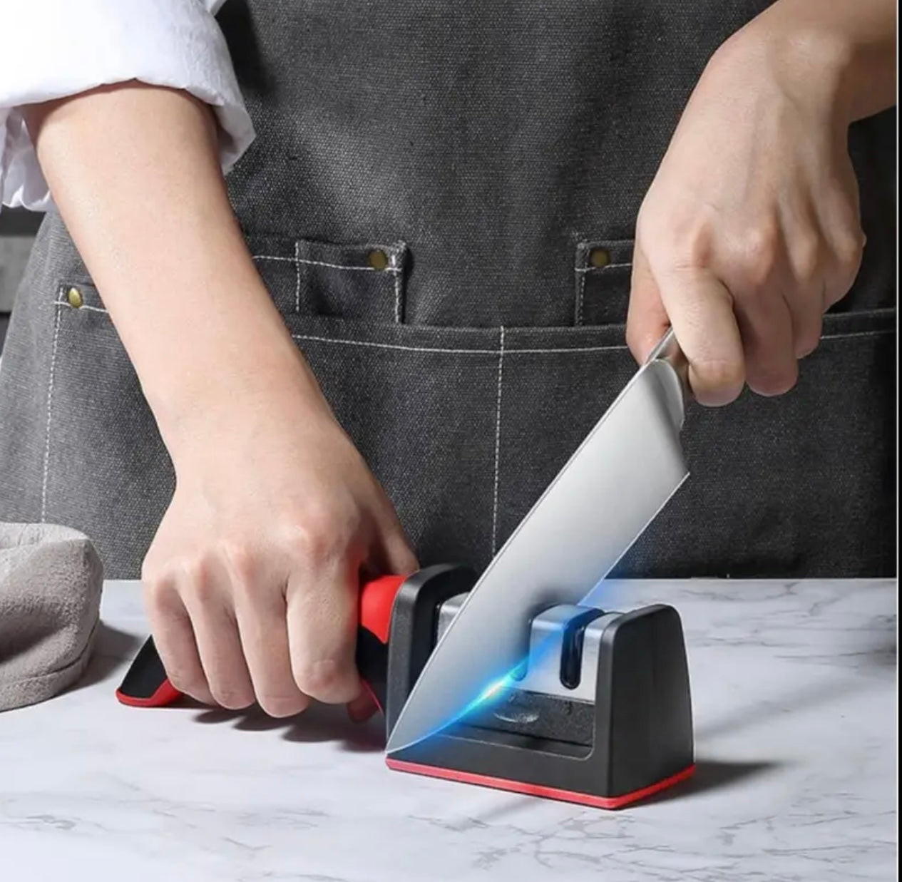 مبراة سكاكين محمولة متعددة الوظائف – على شكل نقطة الرمح