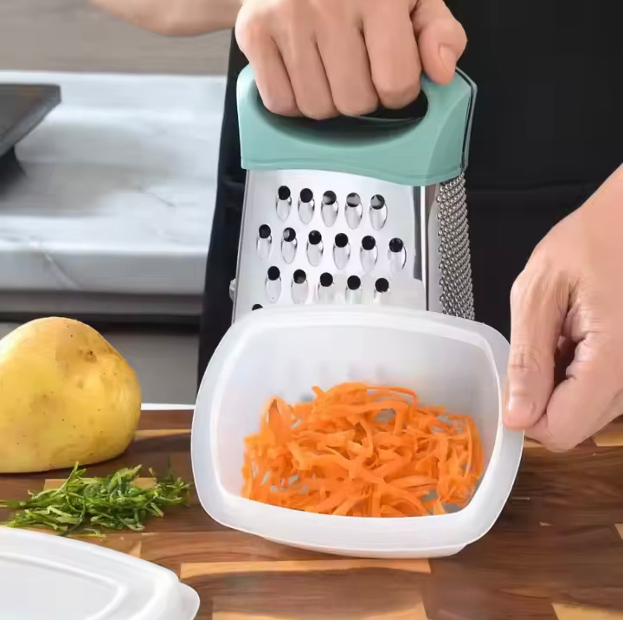 مبشرة متعددة الجوانب من الفولاذ المقاوم للصدأ بمقبض مزدوج اللون - أداة مطبخ للخضروات والجبن والثوم