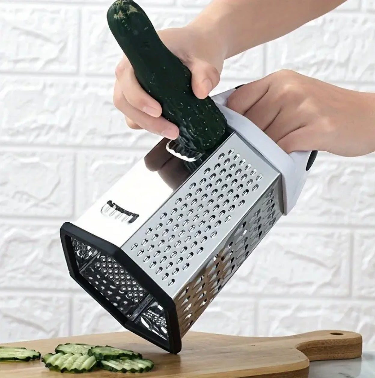 مبشرة متعددة الجوانب من الفولاذ المقاوم للصدأ بمقبض مزدوج اللون - أداة مطبخ للخضروات والجبن والثوم