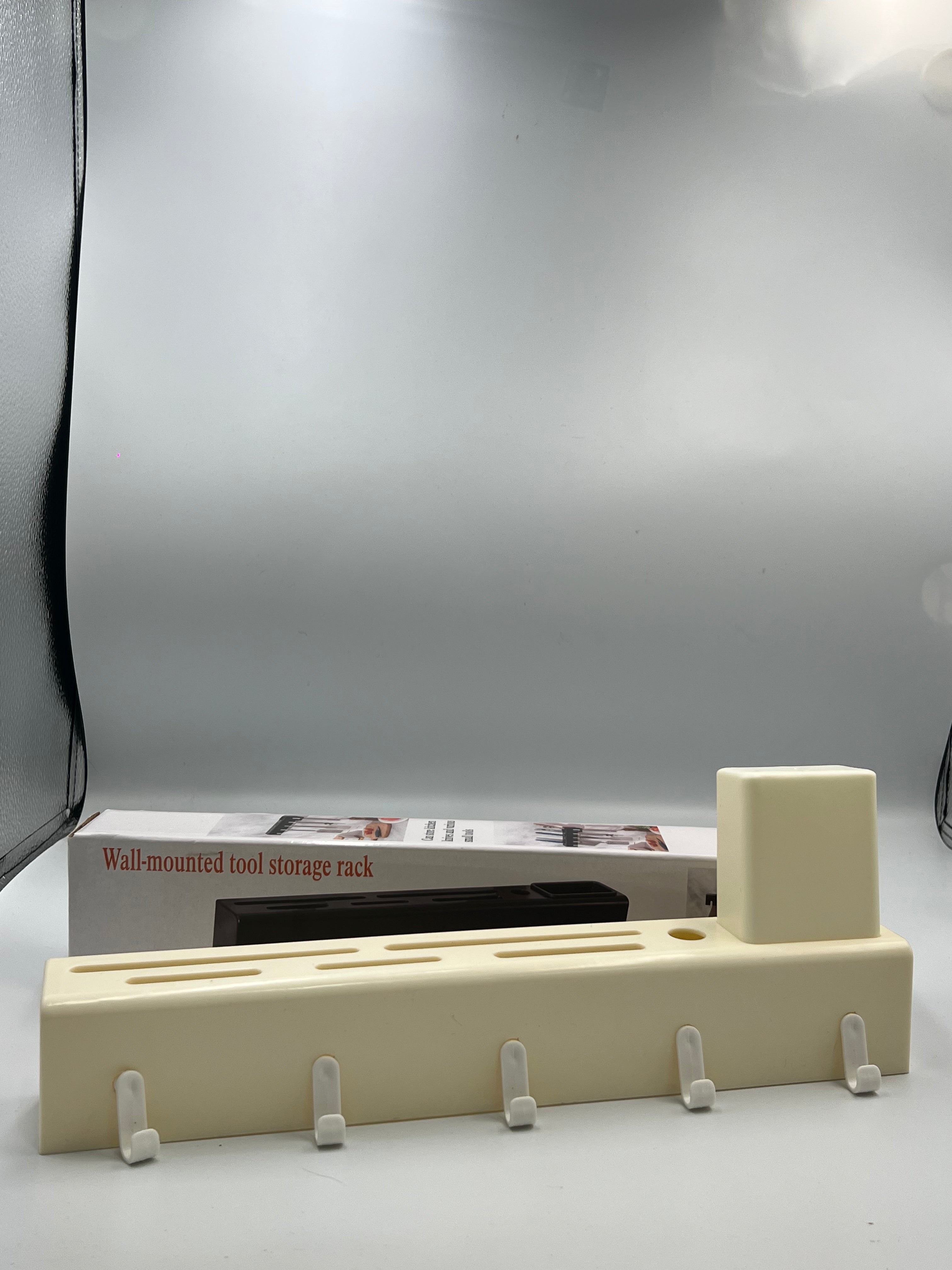 رف تخزين متعدد الخطافات مثبت على الحائط - منظم موفر للمساحة للمطبخ والحمام والمزيد