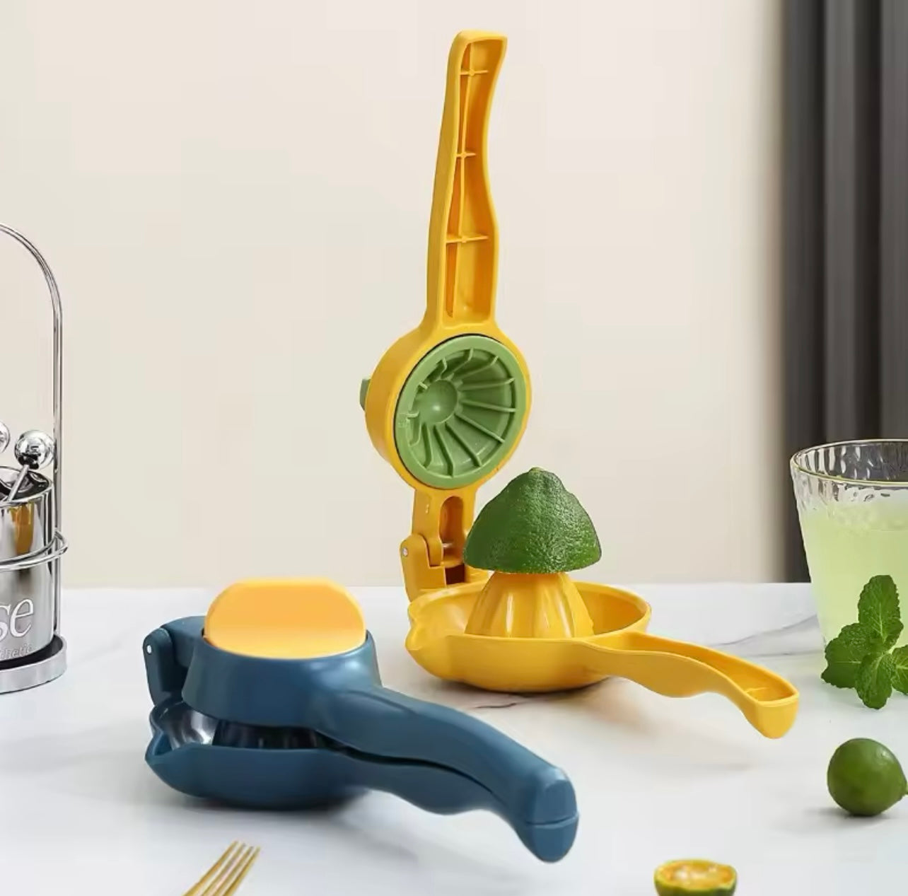 Multi-Functional Manual Juicer – Portable Household Citrus Press