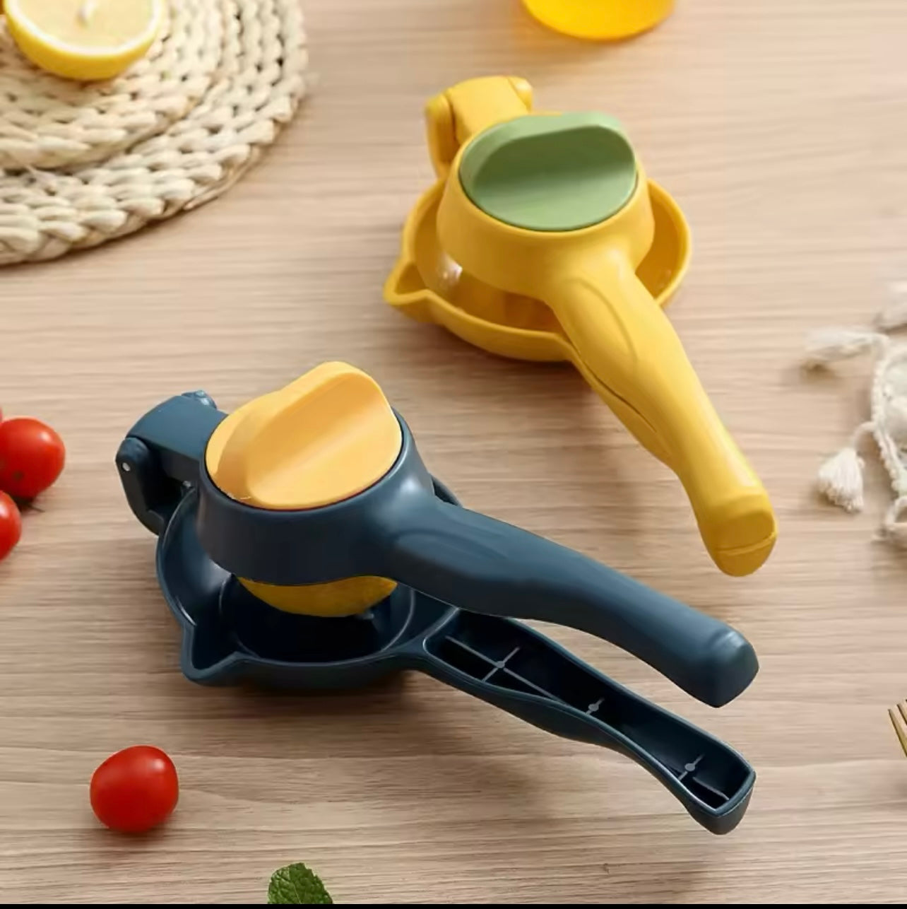 Multi-Functional Manual Juicer – Portable Household Citrus Press