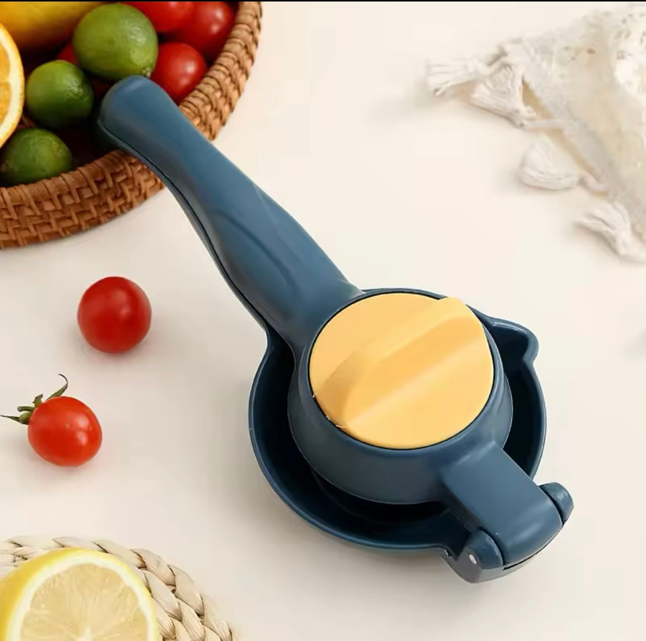 Multi-Functional Manual Juicer – Portable Household Citrus Press
