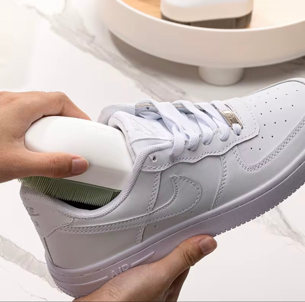 فرشاة تنظيف من مادة البولي إيثيلين - شعيرات متينة وناعمة لتنظيف الأسطح المتعددة