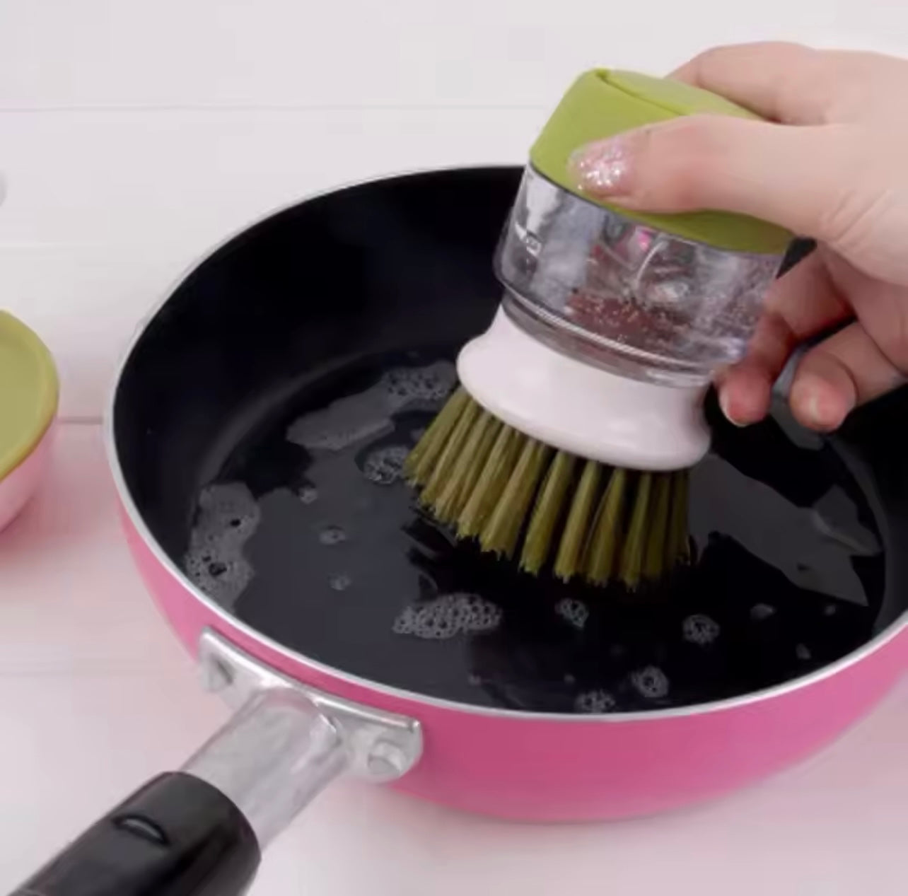 فرشاة أطباق متعددة الأغراض مع موزع صابون مدمج – فرشاة فرك النخيل لسهولة تنظيف المطبخ