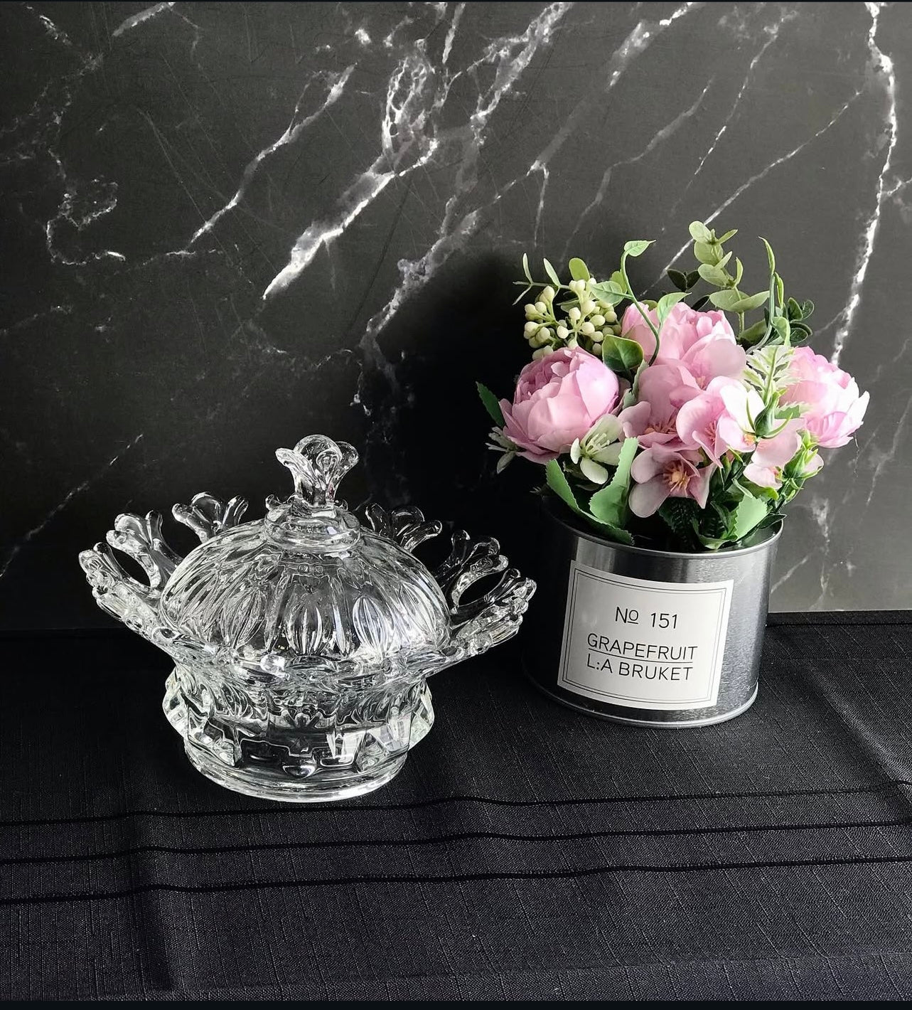 وعاء حلوى زجاجي شفاف بغطاء - لتخزين الحلوى وسلطة الفاكهة على شكل زهرة