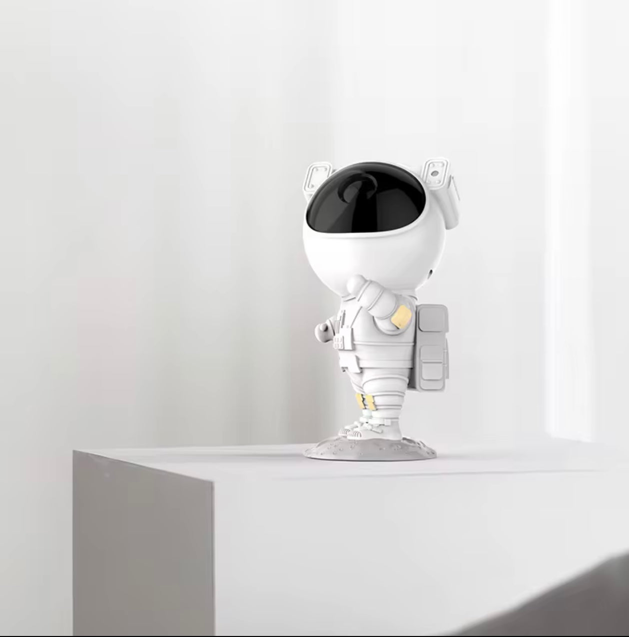 USB Astronaut Projection Lamp – Starry Sky Display with Remote & Adjustable Lighting for Home & Office