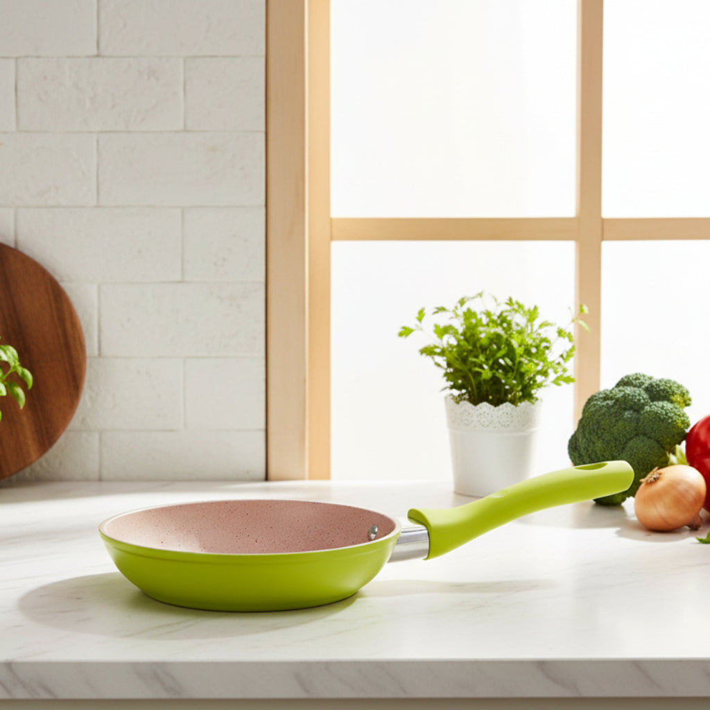 Non-Stick Small Frying Pan, 14cm Non-Stick Frying pan - Suitable for Gas Stoves, Induction Cookers,Easy to Clean.