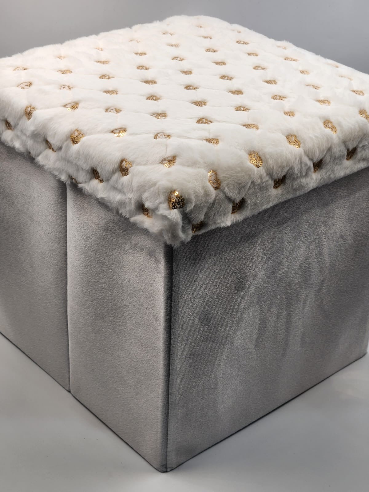 Foldable Stool Ottoman Durable Storage Box for Bedroom Hotel Farmhouse Hall Apartment Villa,Gift box