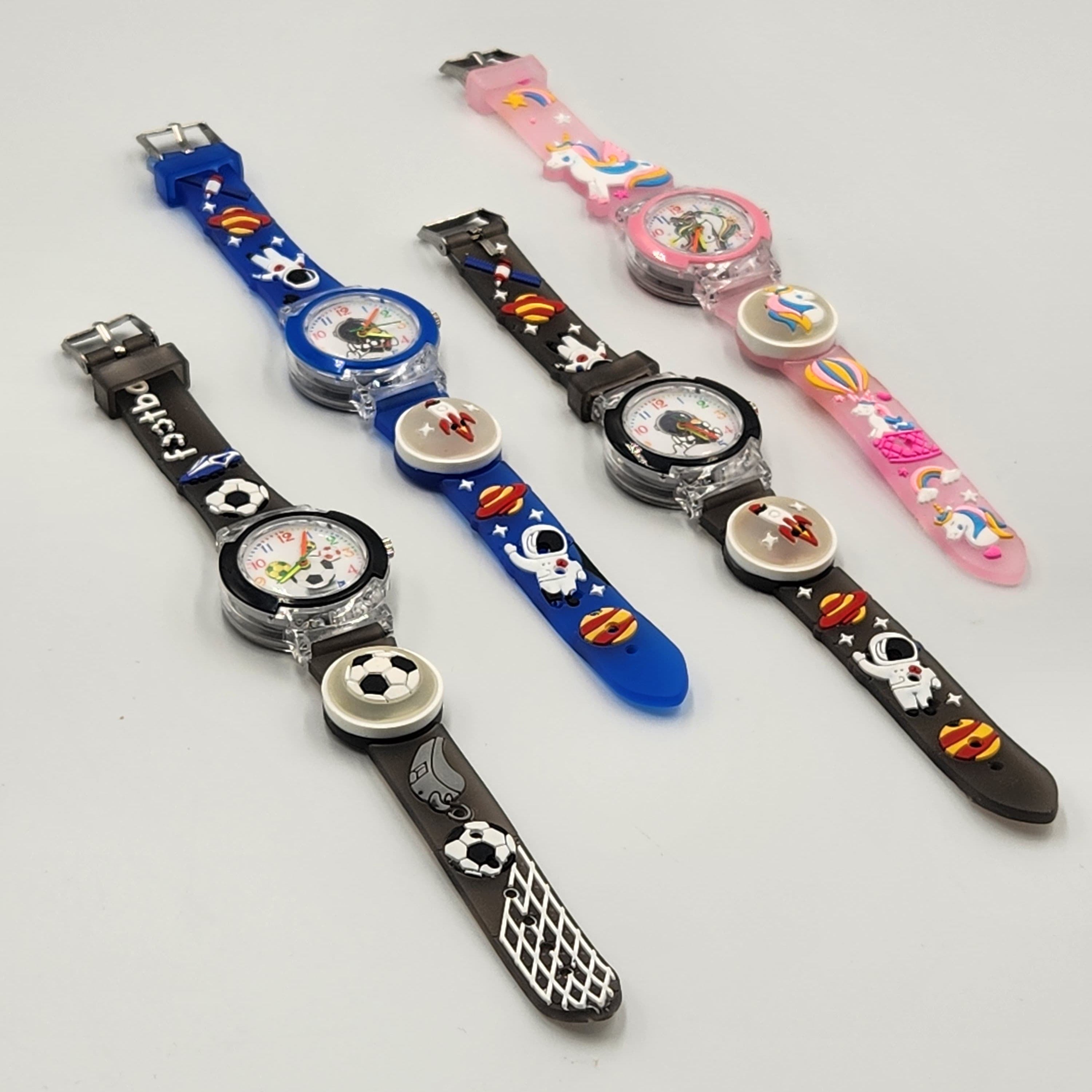 ساعة إضاءة للأطفال – ساعة يد ملونة بإضاءة LED للبنين والبنات