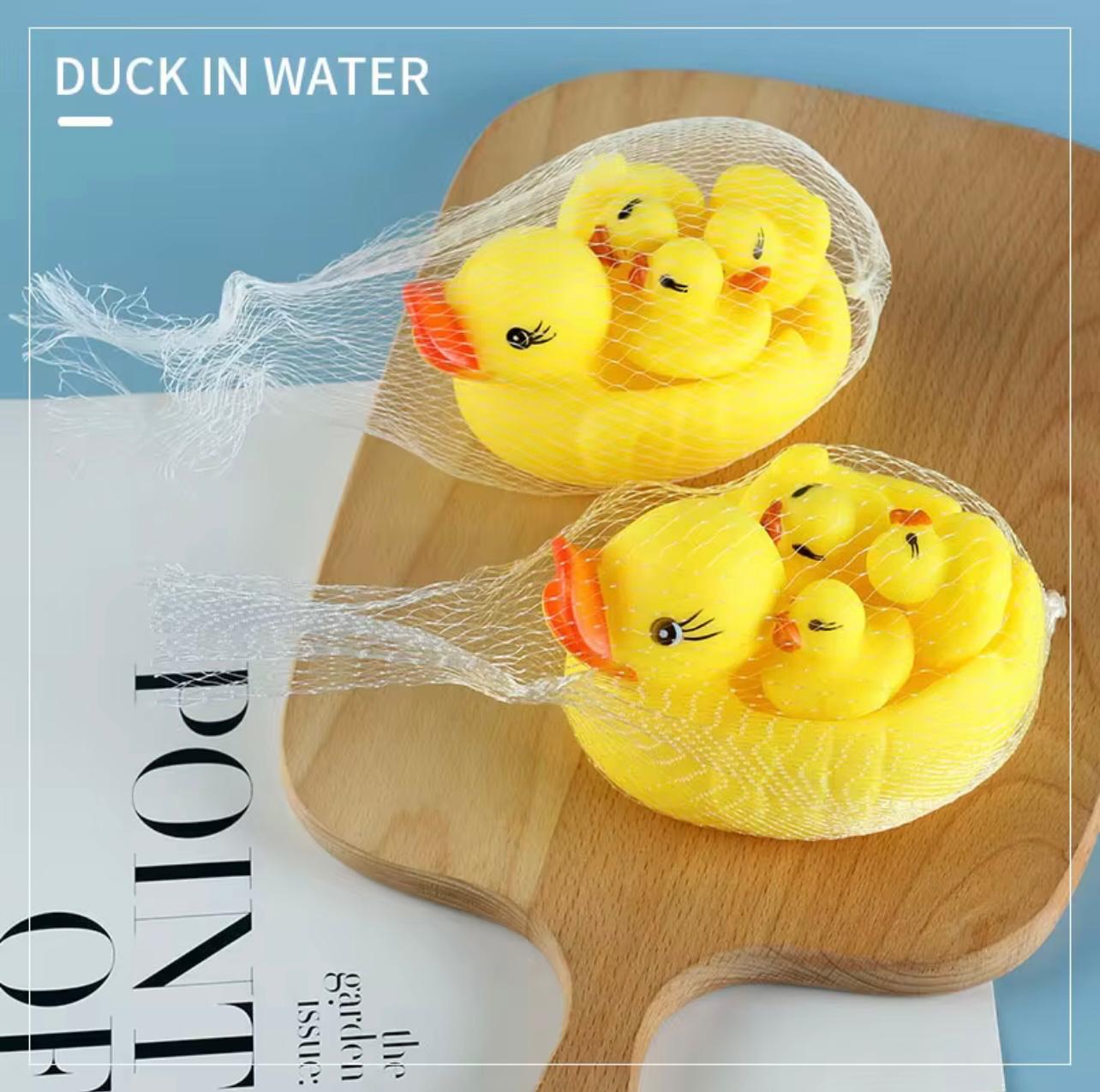 6 pcs Set  Children's Little Yellow Duck Bath Toy Set Plastic Water Play Toy with Squeeze Sound,( 4 Duck 2 swimming Rings )