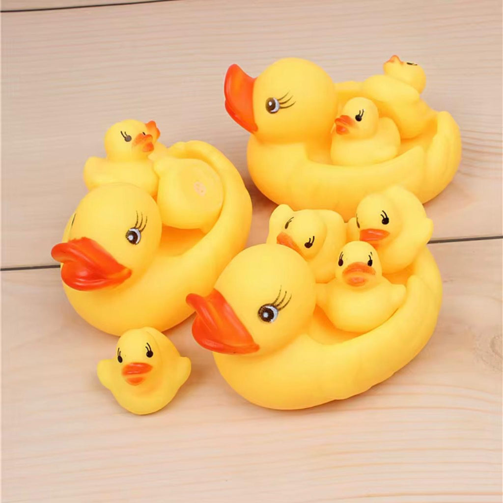 6 pcs Set  Children's Little Yellow Duck Bath Toy Set Plastic Water Play Toy with Squeeze Sound,( 4 Duck 2 swimming Rings )