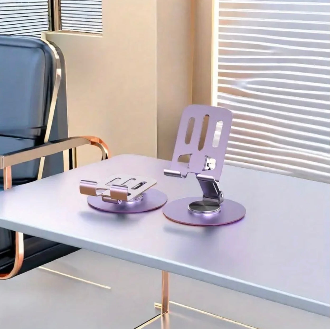 Purple Metal Phone Stand- قاعدة دوارة 360 درجة ، تصميم قابل للطي ، حامل متعدد الوظائف للأجهزة اللوحية والهواتف ، رفيق سطح المكتب المحمول عالي الجودة للمنزل أو المكتب أو السفر ..
