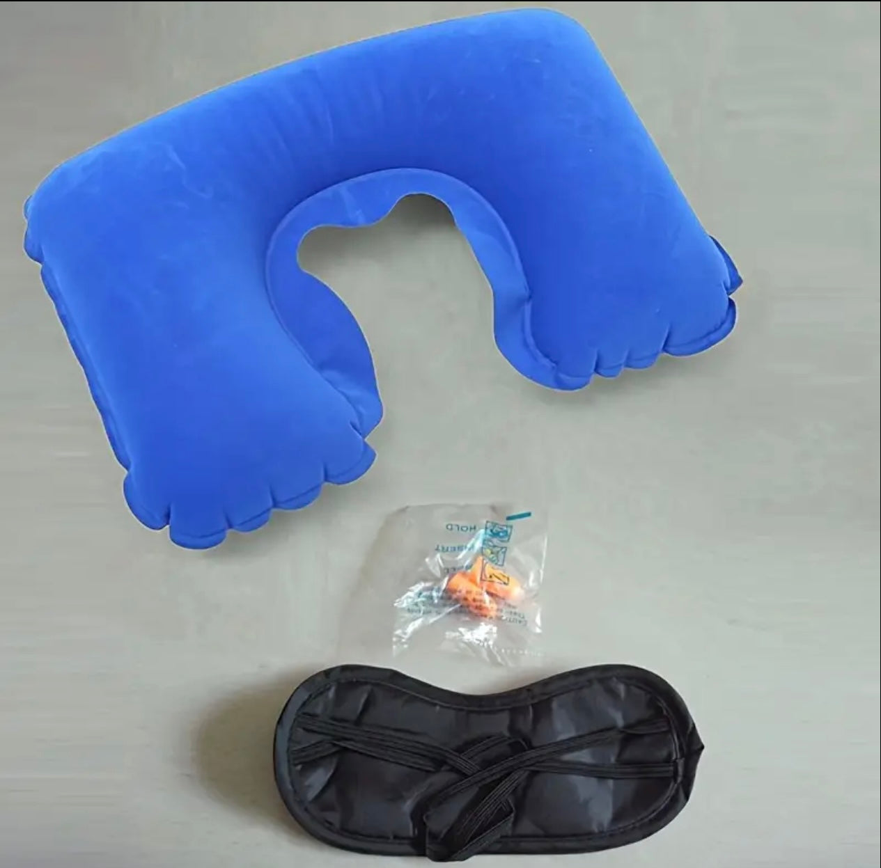 وسادة سفر قابلة للنفخ على شكل حرف U - داعمة للرقبة مع قناع للعين وسدادات للأذن