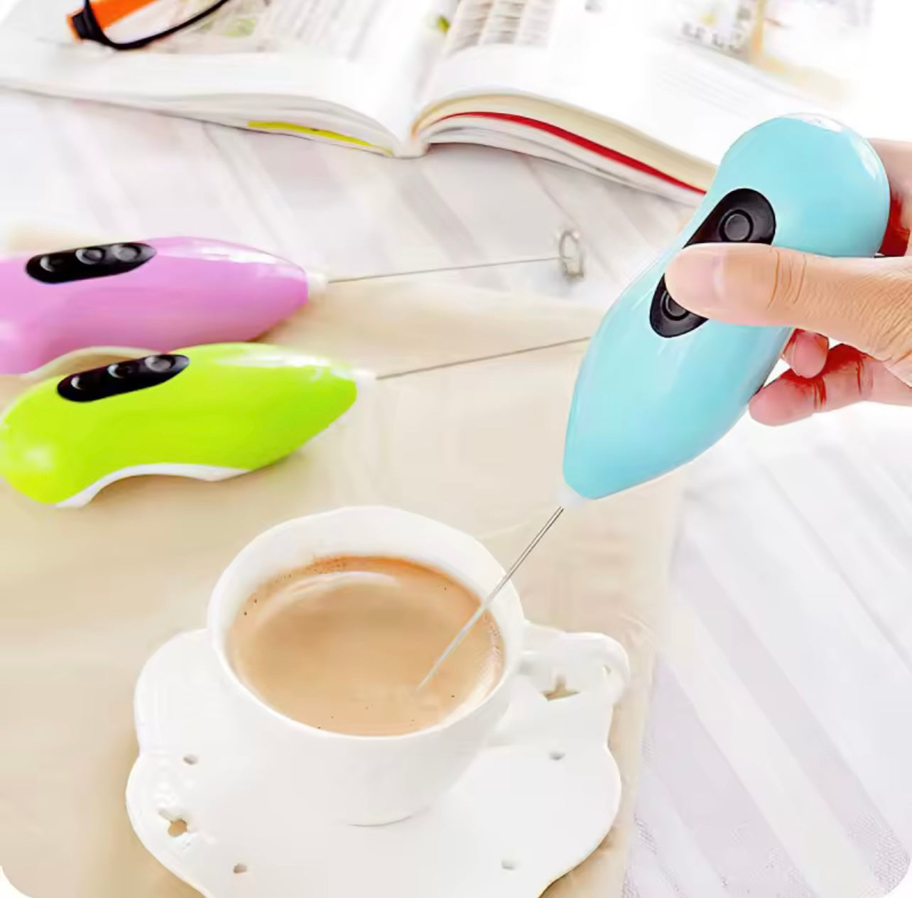 Milk Frother Foam Maker - رغوة مصغرة تعمل بالبطارية ، قهوة متوفرة مع هوكات من الفولاذ المقاوم للصدأ للحليب ، القهوة ، لاتيه ، كابوسينو