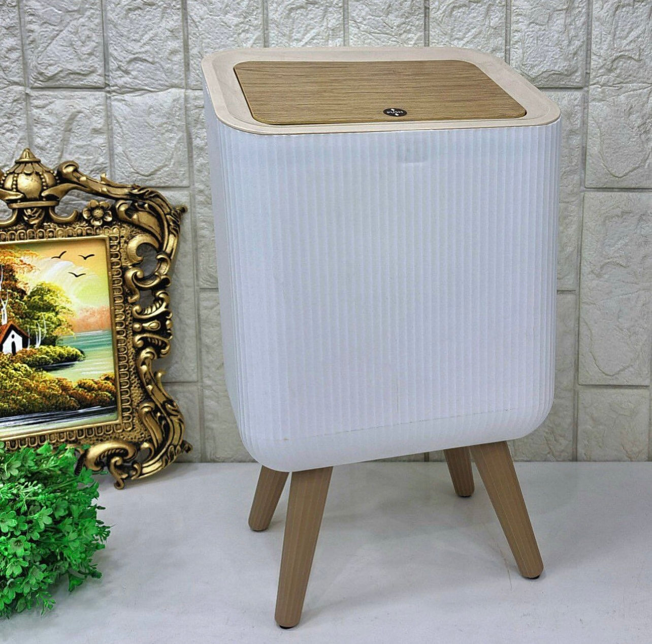 سلة المهملات الحديثة ذات القدم العالية مع غطاء من النوع المضغوط - سلة بلاستيكية مربعة متينة للمنزل