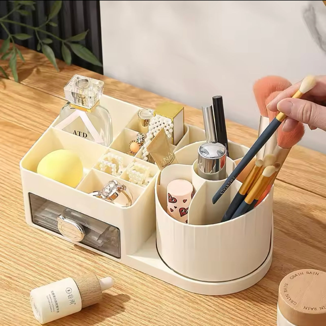 A 360° rotating cosmetic storage box - a multifunctional desktop organizer with multiple compartments, featuring drawers for storing lipsticks, perfumes, makeup brushes, skincare products, and stationery. No power source or batteries required.