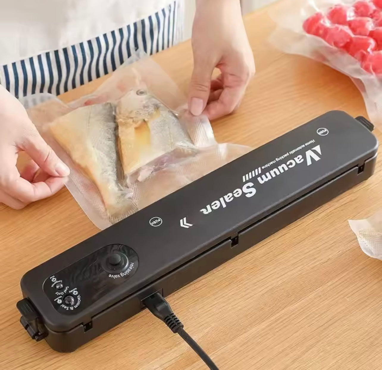 Vacuum Sealer, Food Vacuum Sealer, Vacuum Sealing Machine with Freshness Bags, Automatic Air-Sealing System for Food Storage, 2-in-1 Vacuum and Heat Sealing.