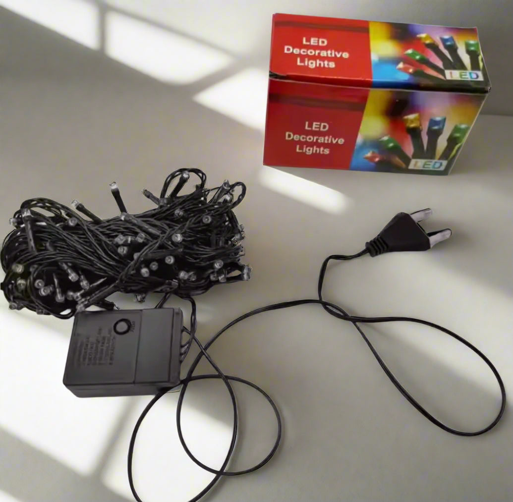 100 LED الأضواء الزخرفية الأضواء تضيء أي مساحة مع هذه الأضواء سلسلة LED الملونة! مثالي للمهرجانات أو الحفلات أو ديكور المنزل. من السهل توصيلها واستخدامها - إضافة سحر فوري إلى محيطك.