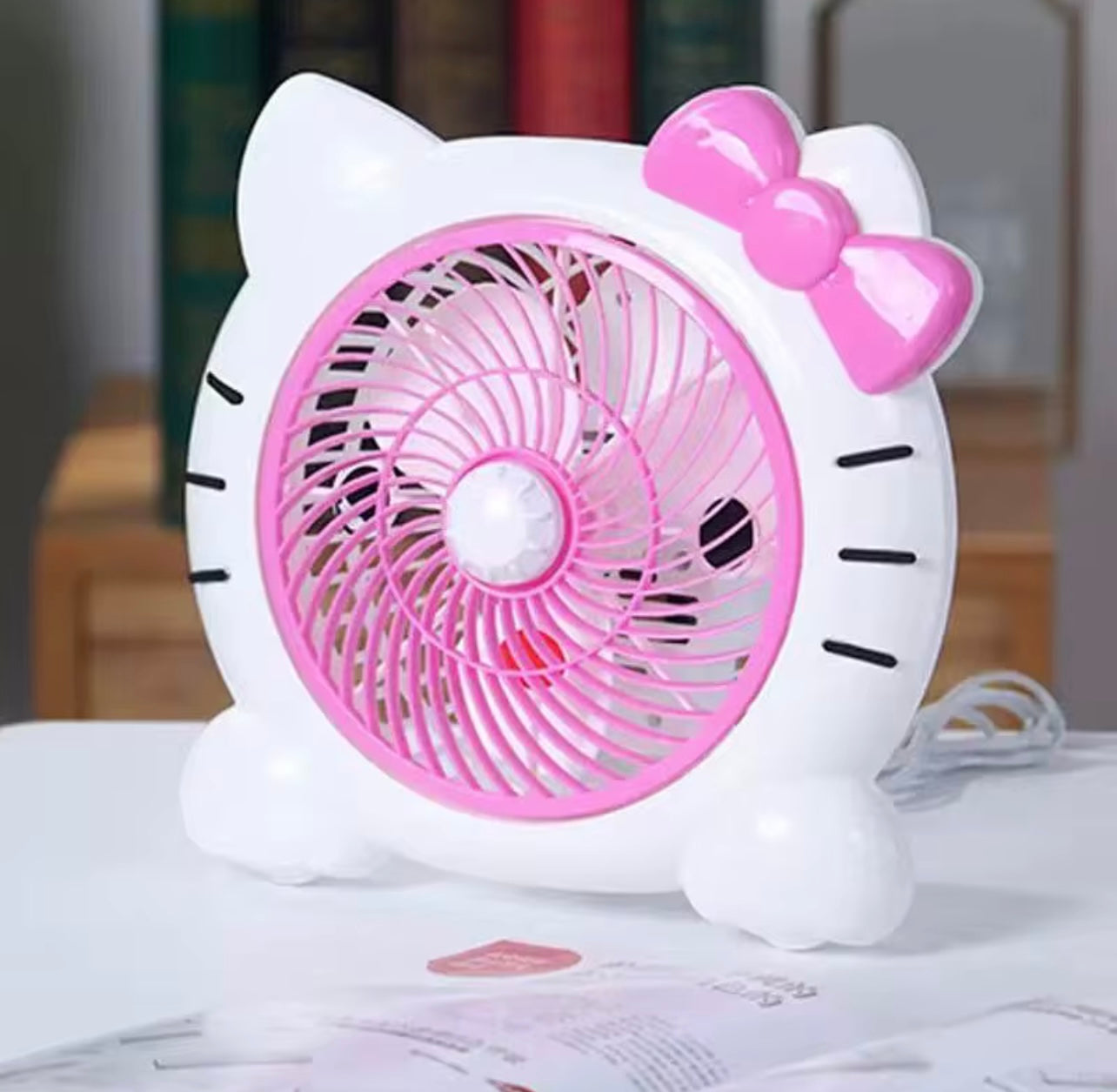 الكرتون Hello Kitty 3pin 220V Desk Cooler Cooler Gear Gear Box Box 7 بوصة محمولة طاولة كهربائية صغيرة محمولة