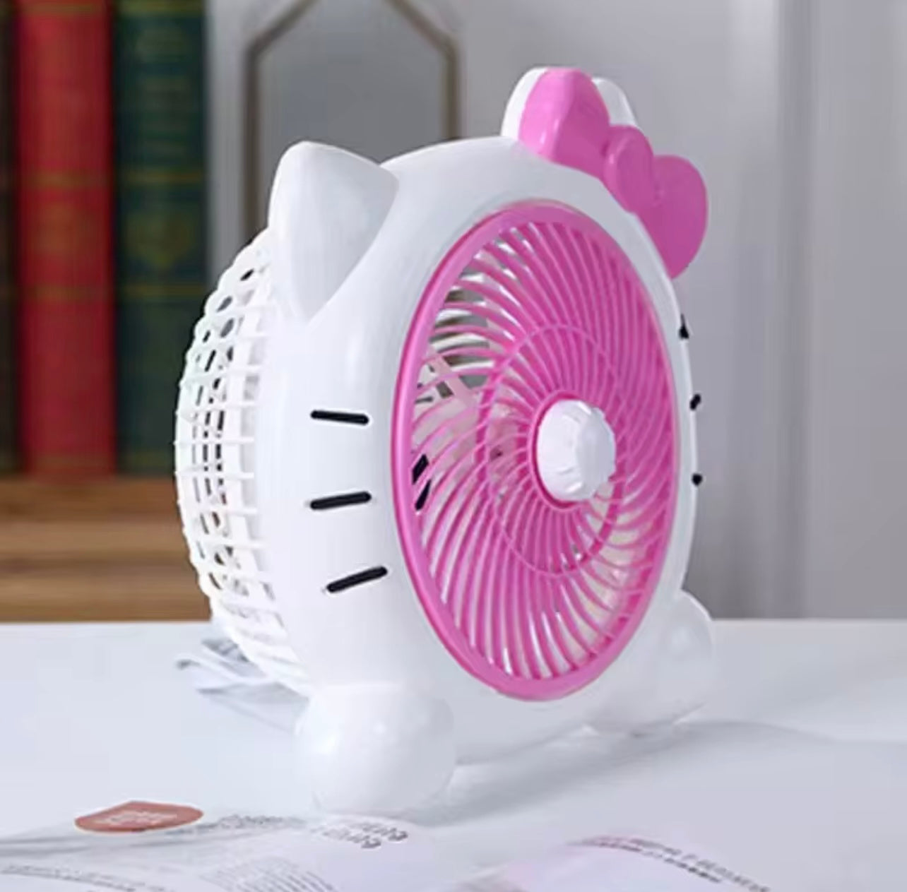 الكرتون Hello Kitty 3pin 220V Desk Cooler Cooler Gear Gear Box Box 7 بوصة محمولة طاولة كهربائية صغيرة محمولة