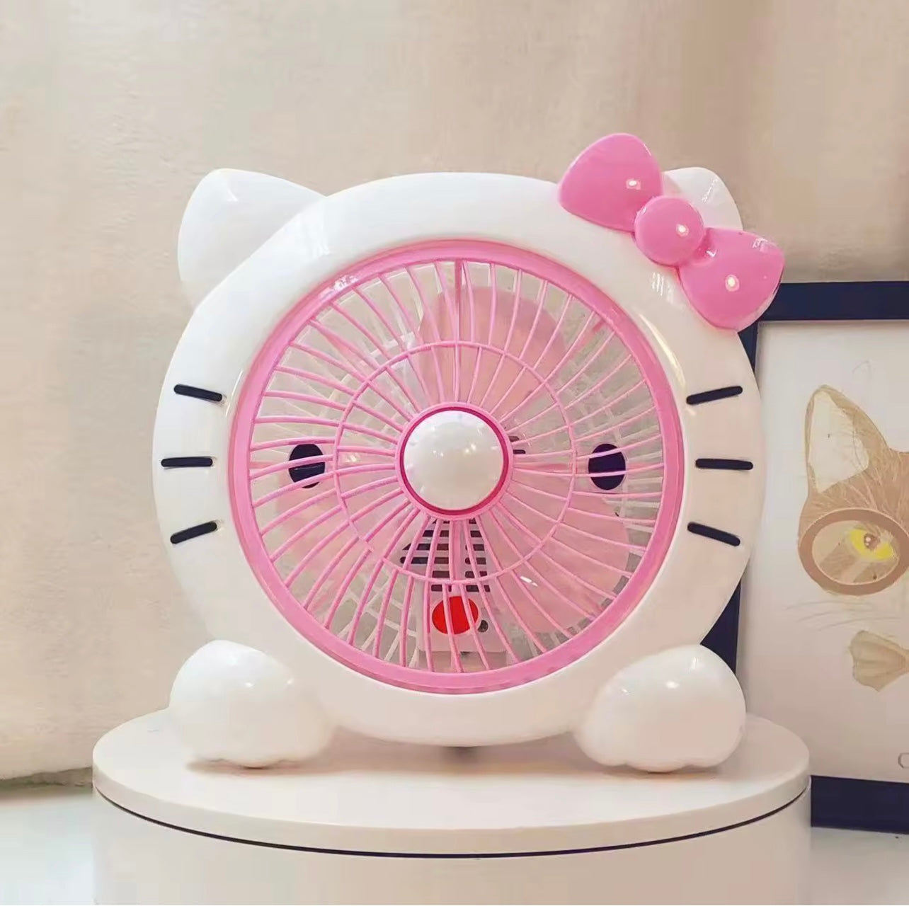 الكرتون Hello Kitty 3pin 220V Desk Cooler Cooler Gear Gear Box Box 7 بوصة محمولة طاولة كهربائية صغيرة محمولة