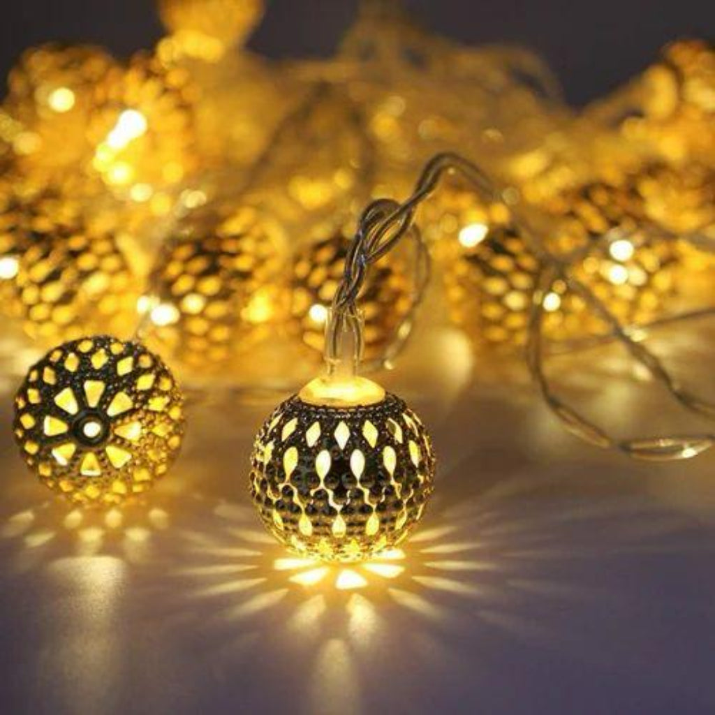 Battery-Operated String Lights – 10 Gold LED Spheres, 2M (Warm White)