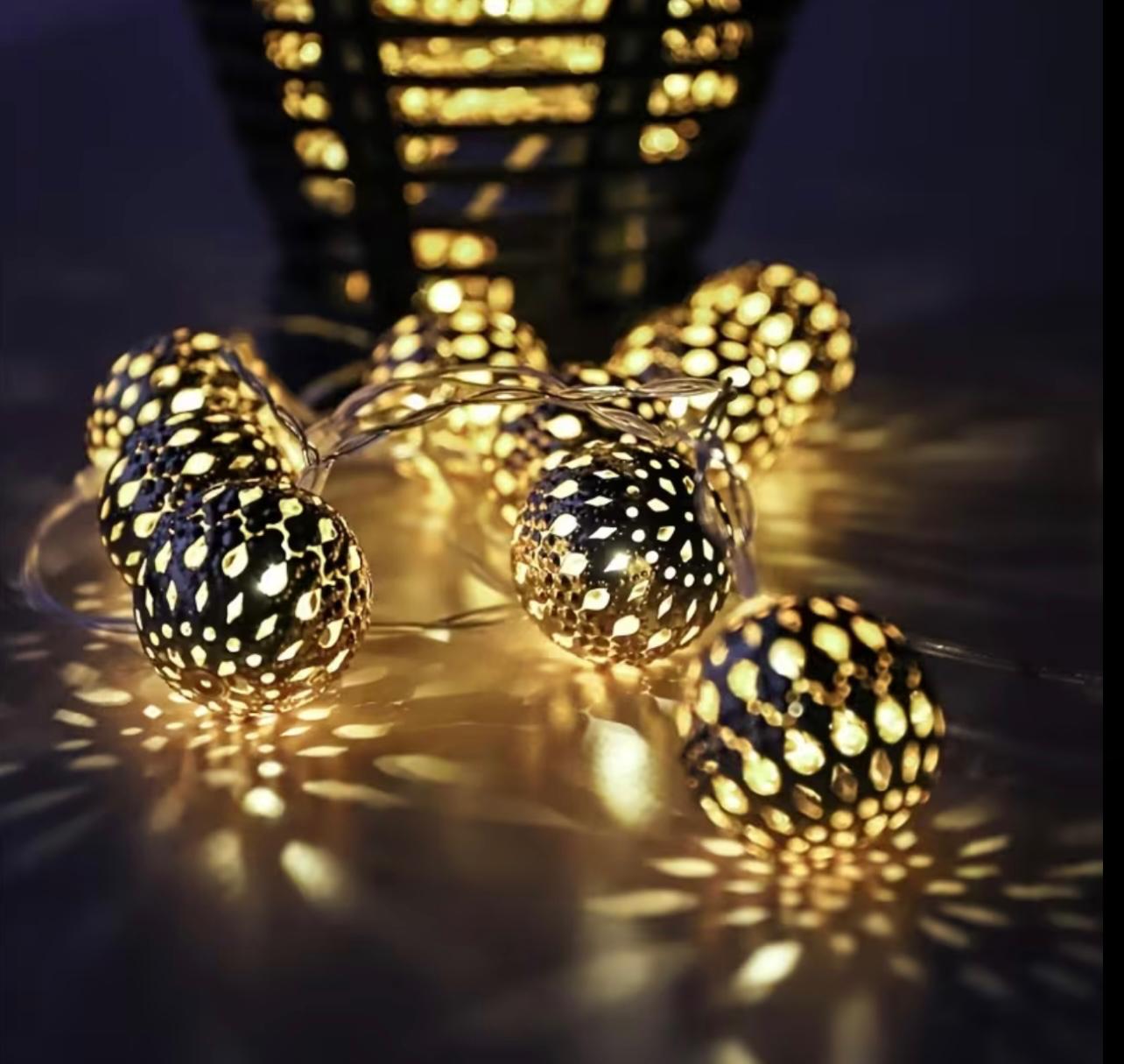 Battery-Operated String Lights – 10 Gold LED Spheres, 2M (Warm White)