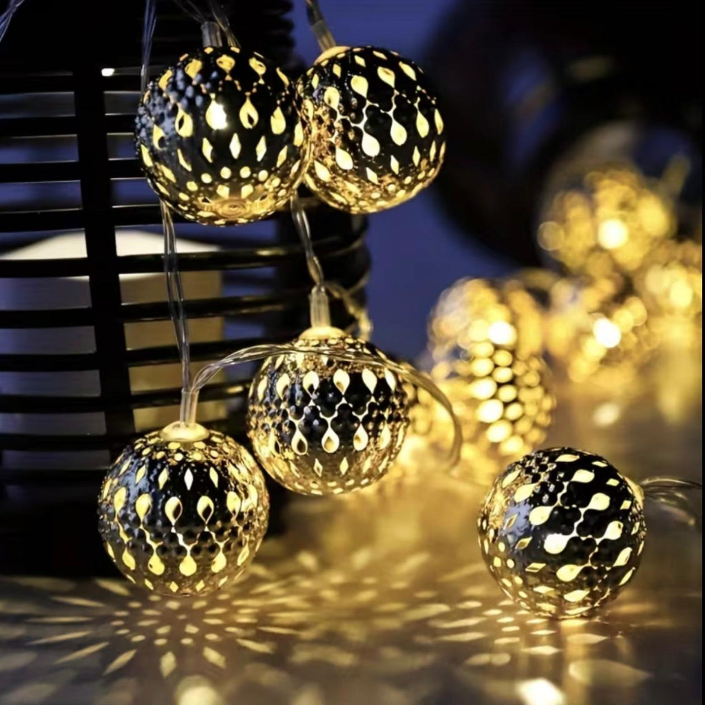 Battery-Operated String Lights – 10 Gold LED Spheres, 2M (Warm White)