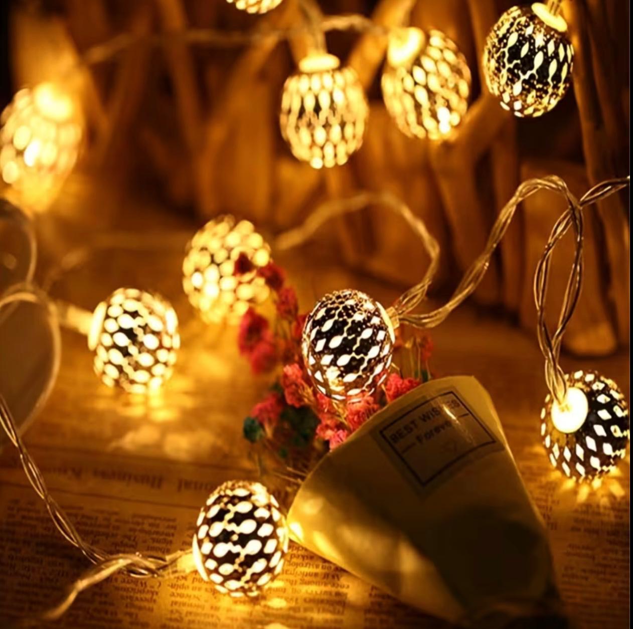 Battery-Operated String Lights – 10 Gold LED Spheres, 2M (Warm White)