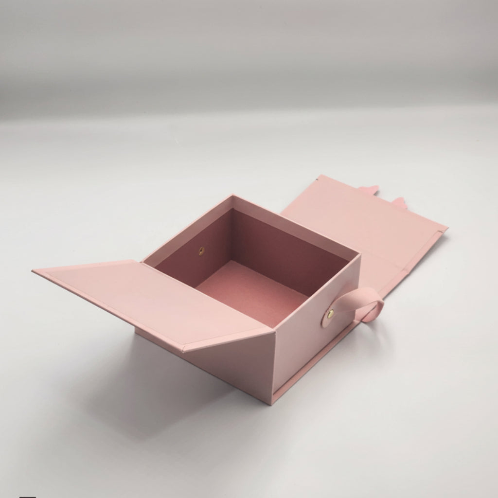 Stylish Luxury Gift Box ( Size 14 x 12.5 x 7.5 CM )